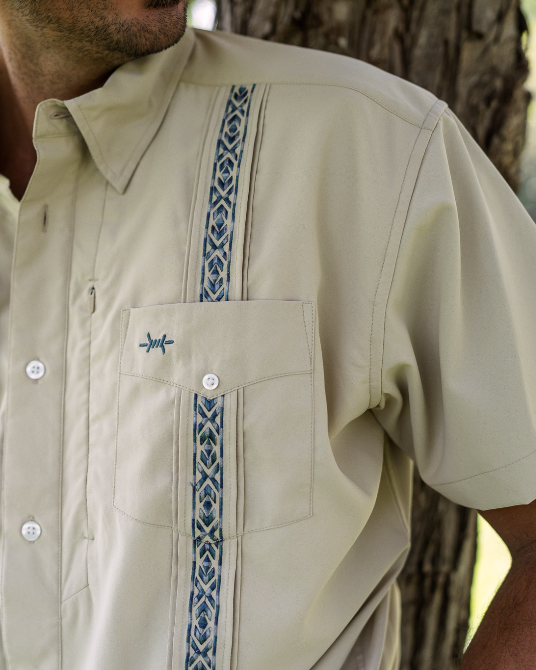 Guayabera Libre - Noche Cuero