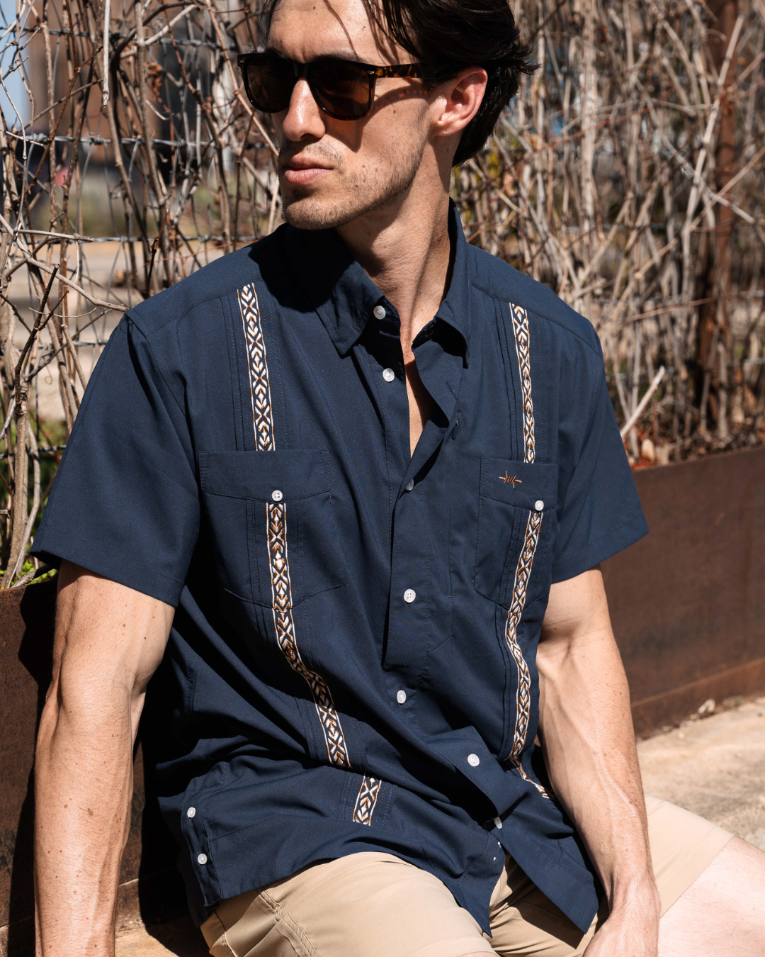 Guayabera Libre - Marino Cuero
