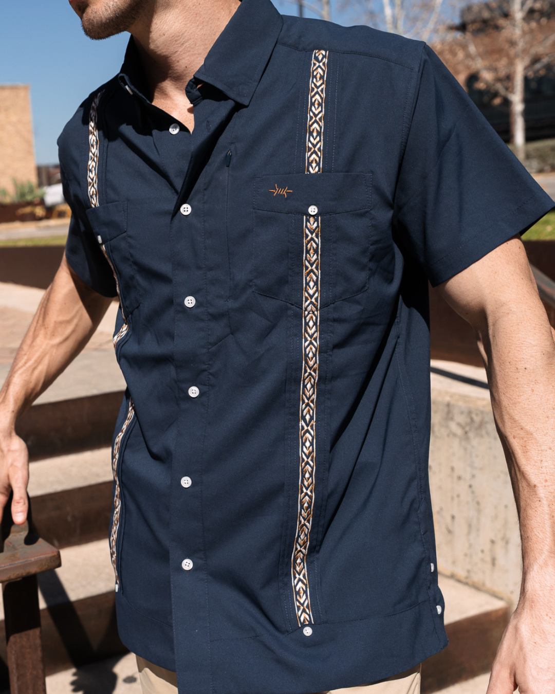 Guayabera Libre - Marino Cuero