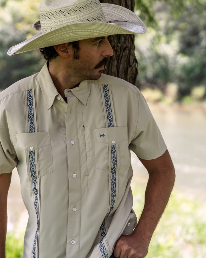 Guayabera Libre - Noche Cuero