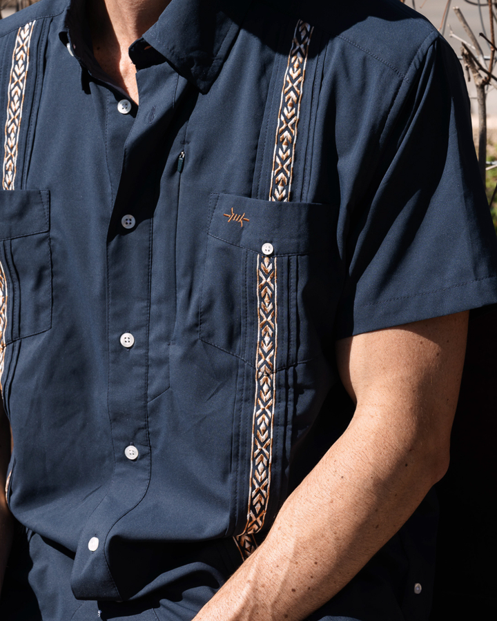 Guayabera Libre - Marino Cuero