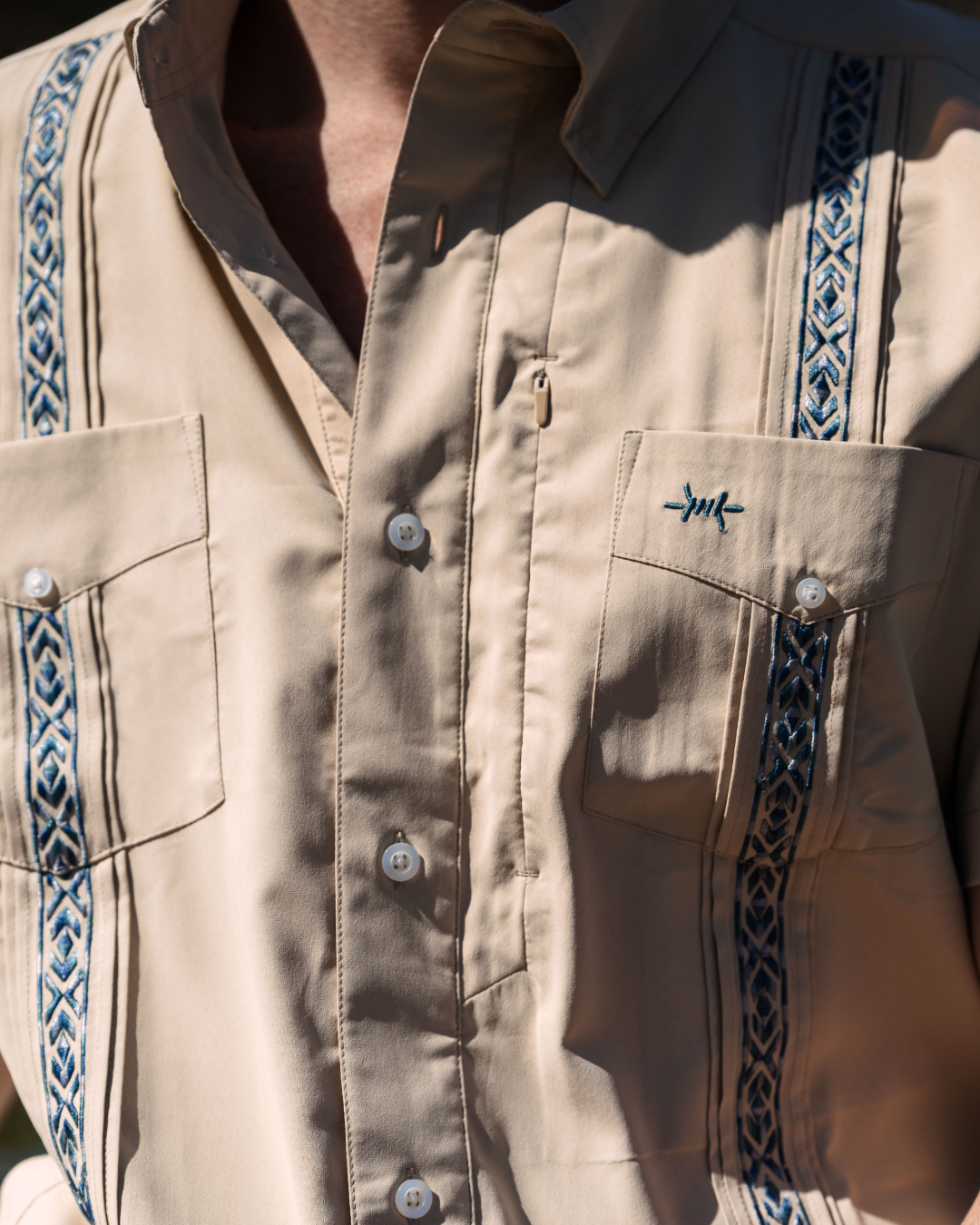 Guayabera Libre - Noche Cuero